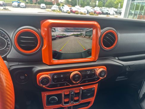 Used 2022 Jeep Gladiator Mojave w/ Cold Weather Group AWD/4WD image 39