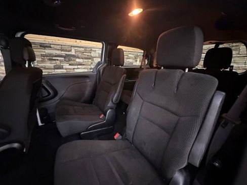 Used 2018 Dodge Grand Caravan SE FWD image 24