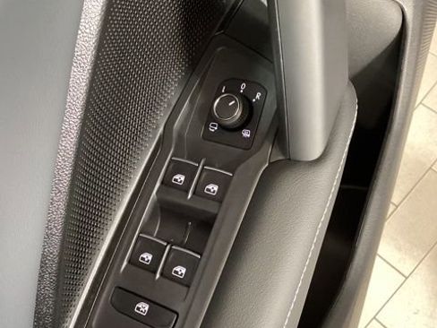 Used 2026 Volkswagen Tiguan SEL R-Line AWD/4WD image 18