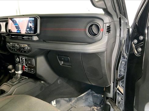 Used 2024 Jeep Wrangler Unlimited Rubicon w/ Convenience Group AWD/4WD image 16