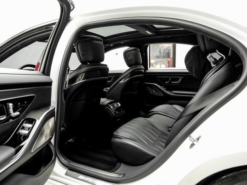Used 2024 Mercedes-Benz S 63 AMG S w/ Carbon Fiber Exterior Package image 47