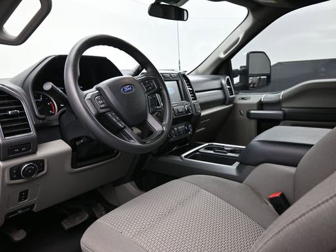 Used 2022 Ford F350 XLT w/ XLT Premium Package image 18