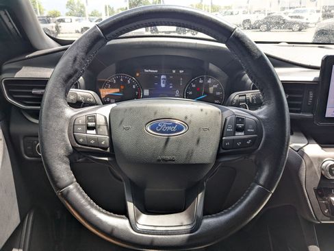 Used 2020 Ford Explorer XLT w/ Equipment Group 202A AWD/4WD image 18