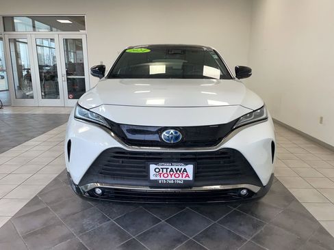 Used 2024 Toyota Venza Nightshade image 3