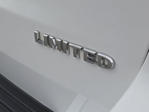 Used 2022 Jeep Grand Cherokee Limited w/ Tech Group AWD/4WD image 8