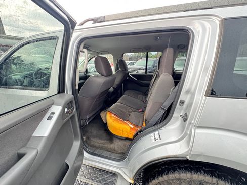 Used 2012 Nissan Pathfinder SV AWD/4WD image 10