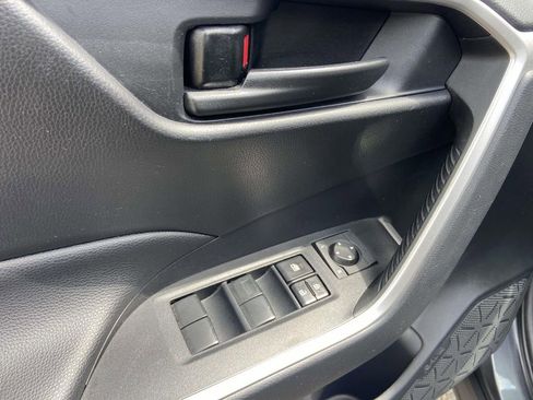 Used 2019 Toyota RAV4 LE FWD image 14