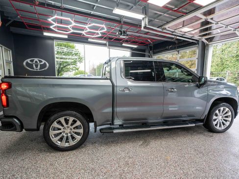 Used 2021 Chevrolet Silverado 1500 High Country w/ Technology Package image 4