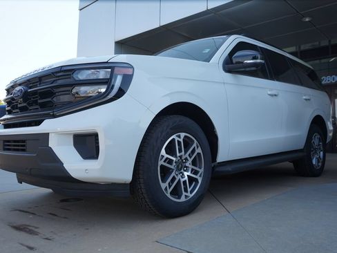New 2026 Ford Expedition Active AWD/4WD image 5