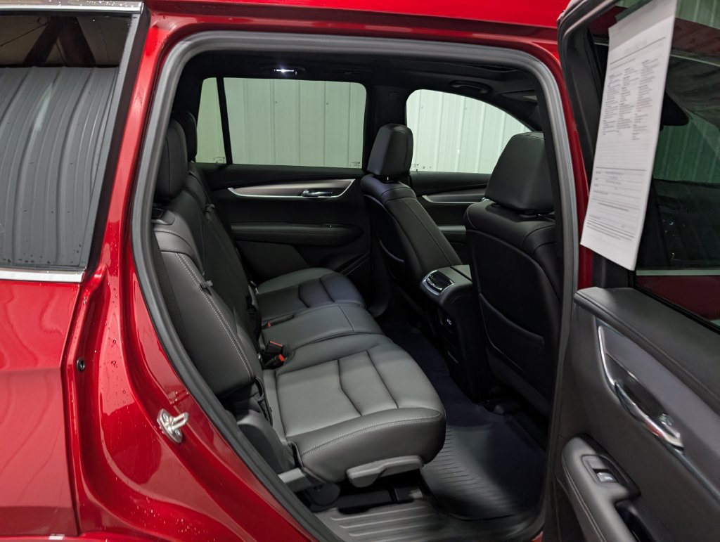 Used 2024 Cadillac XT6 Luxury w/ LPO, Floor Liner Package AWD/4WD image 28