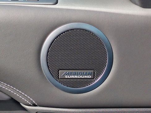 Used 2024 Land Rover Discovery Metropolitan Edition image 31