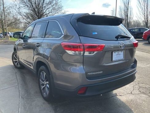 Used 2019 Toyota Highlander XLE AWD/4WD image 7