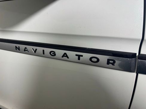 New 2025 Lincoln Navigator L Reserve AWD/4WD image 13