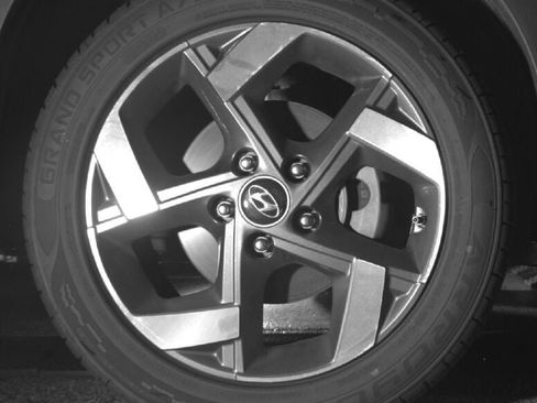 Used 2025 Hyundai Venue SEL FWD image 11