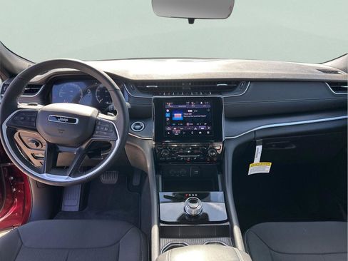 Used 2025 Jeep Grand Cherokee Laredo X w/ Luxury Tech Group I image 9