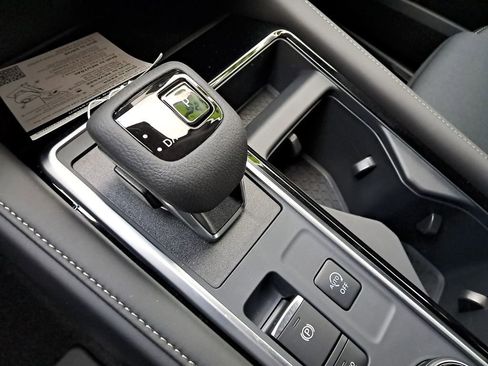 New 2025 Nissan Pathfinder SV w/ SV Premium Package image 25