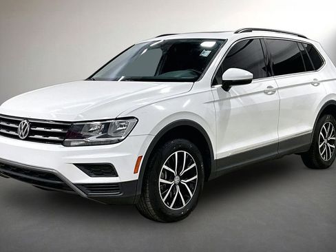 Used 2021 Volkswagen Tiguan SE image 3