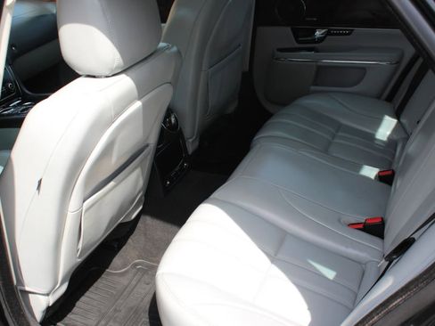 Used 2013 Jaguar XJ AWD image 20