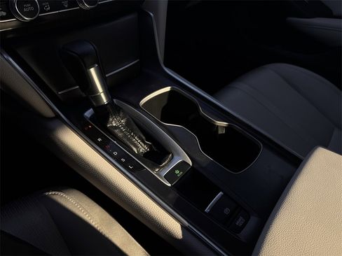 Used 2020 Honda Accord EX image 18