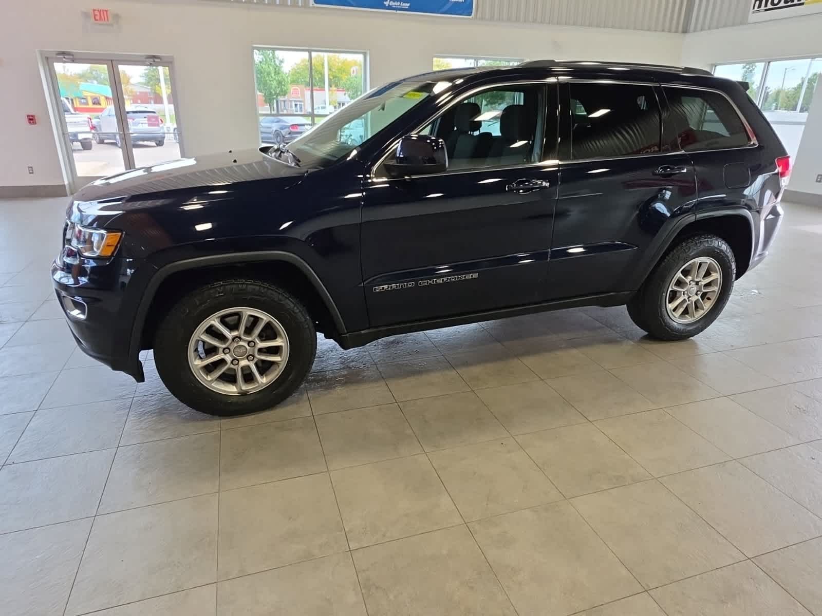 Used 2018 Jeep Grand Cherokee Laredo AWD/4WD image 13