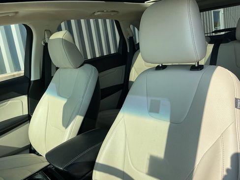 Used 2020 Ford Edge Titanium w/ Equipment Group 301A AWD/4WD image 9