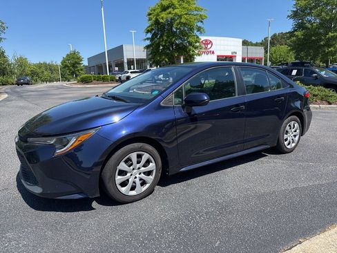 Used 2022 Toyota Corolla LE FWD image 2