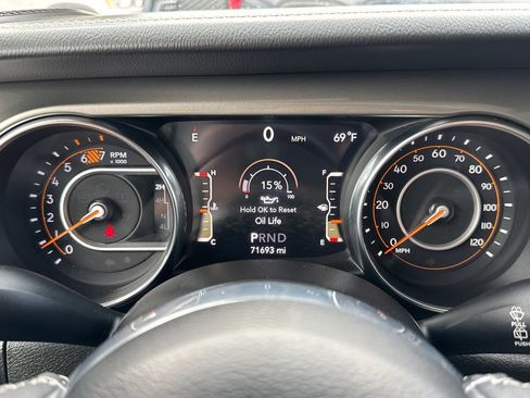 Used 2023 Jeep Wrangler Unlimited Sahara AWD/4WD image 32
