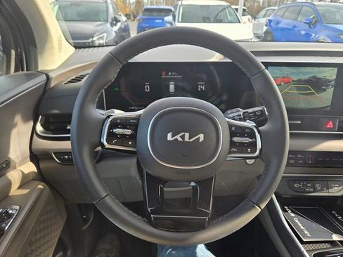 New 2026 Kia Carnival EX image 17