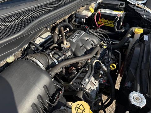 Used 2010 Chrysler Town & Country Touring image 28