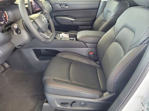 New 2026 Nissan Pathfinder SL AWD/4WD image 9