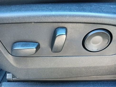 Used 2024 GMC Yukon XL SLT image 16