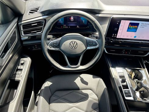 Used 2025 Volkswagen Atlas Cross Sport SE image 22