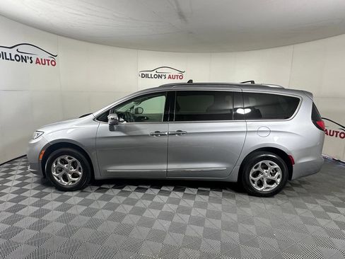 Used 2021 Chrysler Pacifica Limited AWD/4WD image 3
