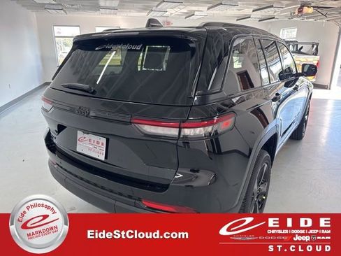 New 2025 Jeep Grand Cherokee Altitude w/ Trailer Tow Package image 9