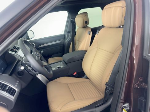 New 2026 Land Rover Discovery Limited Edition image 6