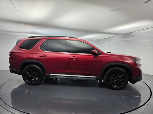 Used 2025 Honda Pilot Touring image 3