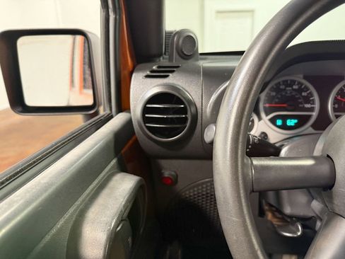 Used 2010 Jeep Wrangler Unlimited Sport image 74