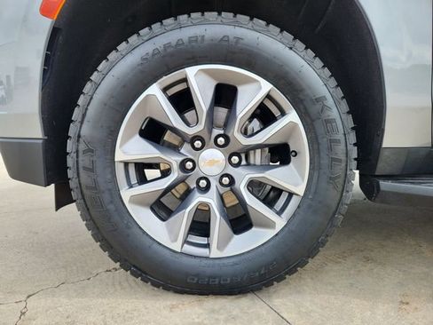 Used 2024 Chevrolet Tahoe LT w/ LT Signature Package AWD/4WD image 10