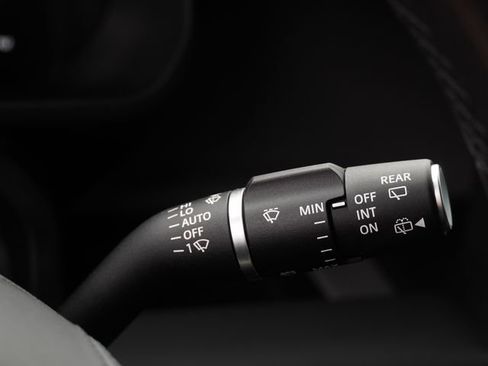 Used 2025 Land Rover Defender 110 V8 AWD/4WD image 30