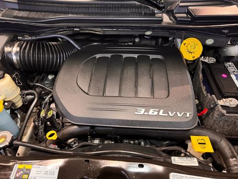 Used 2014 Chrysler Town & Country Touring-L w/ Driver Convenience Group image 41