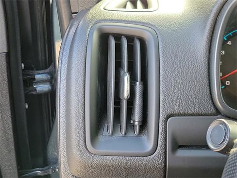 Used 2017 Chevrolet Colorado LT w/ Safety Package image 6