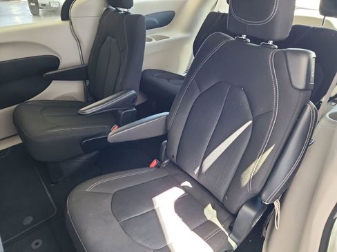 Used 2023 Chrysler Voyager LX FWD image 36
