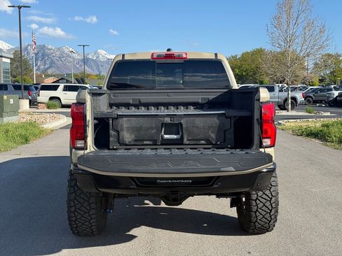 Used 2024 Chevrolet Colorado ZR2 w/ ZR2 Convenience Package III AWD/4WD image 12