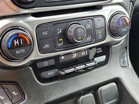 Used 2020 Chevrolet Suburban LT image 30