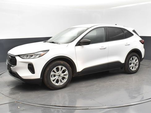 Used 2025 Ford Escape Active w/ Cold Weather Package image 1