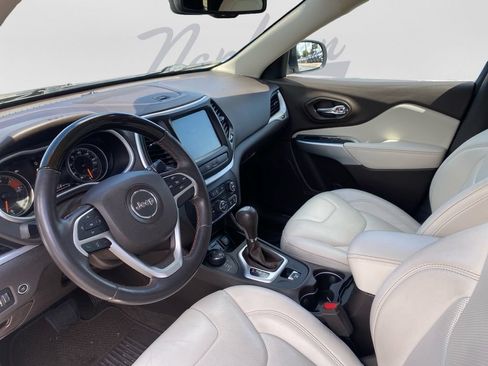 Used 2017 Jeep Cherokee Overland AWD/4WD image 14