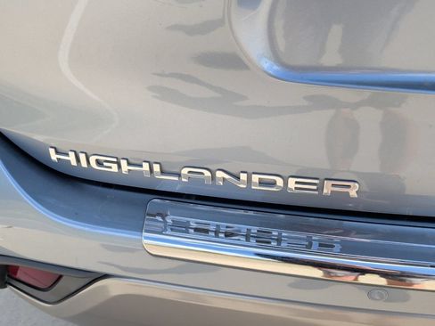 Used 2022 Toyota Highlander Platinum AWD/4WD image 45