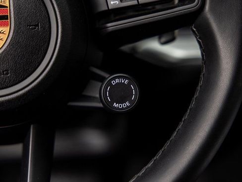 Certified 2025 Porsche Cayenne AWD/4WD image 48