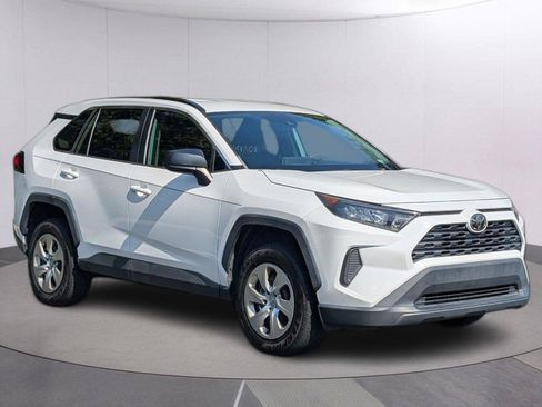 Used 2019 Toyota RAV4 LE FWD image 9