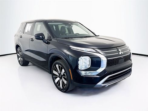 Used 2025 Mitsubishi Outlander SE image 43